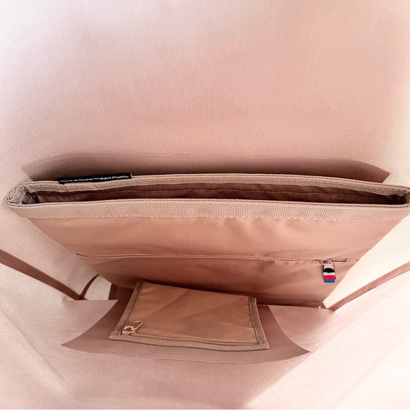 GOT BAG. | ROLLTOP TRAVEL BACKPACK 26L ECO-FRIENDLY WATERPROOF RECYCLED TAN GRAY - Picture 4 of 7